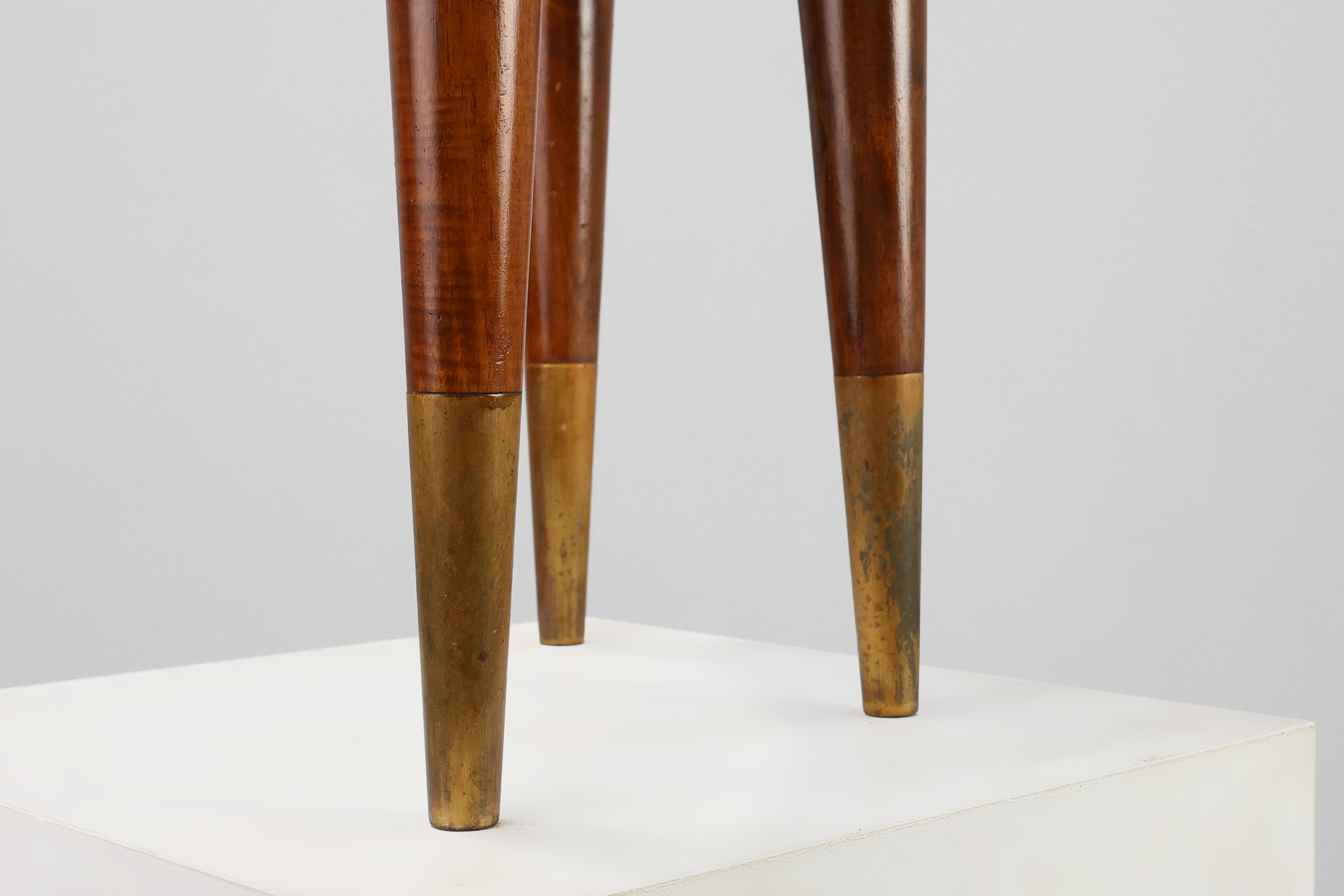 Small table in wood and brass stamped &ldquo;Italia&rdquo; in the manner of Gio Ponti, Italy 1950sthumbnail